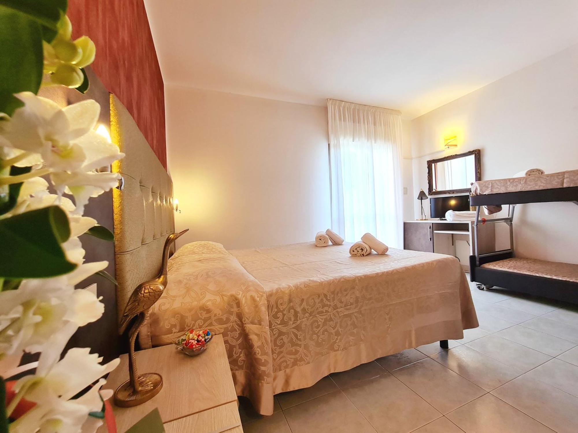 Hotel Laura Чезенатико Стая снимка