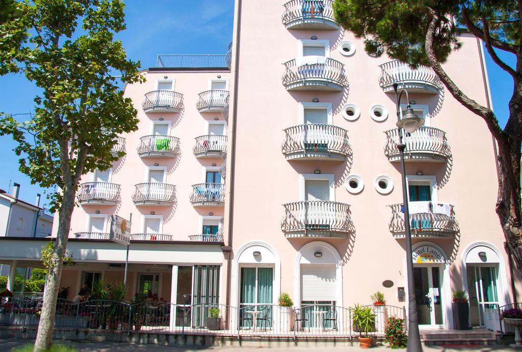 Hotel Laura Чезенатико Екстериор снимка